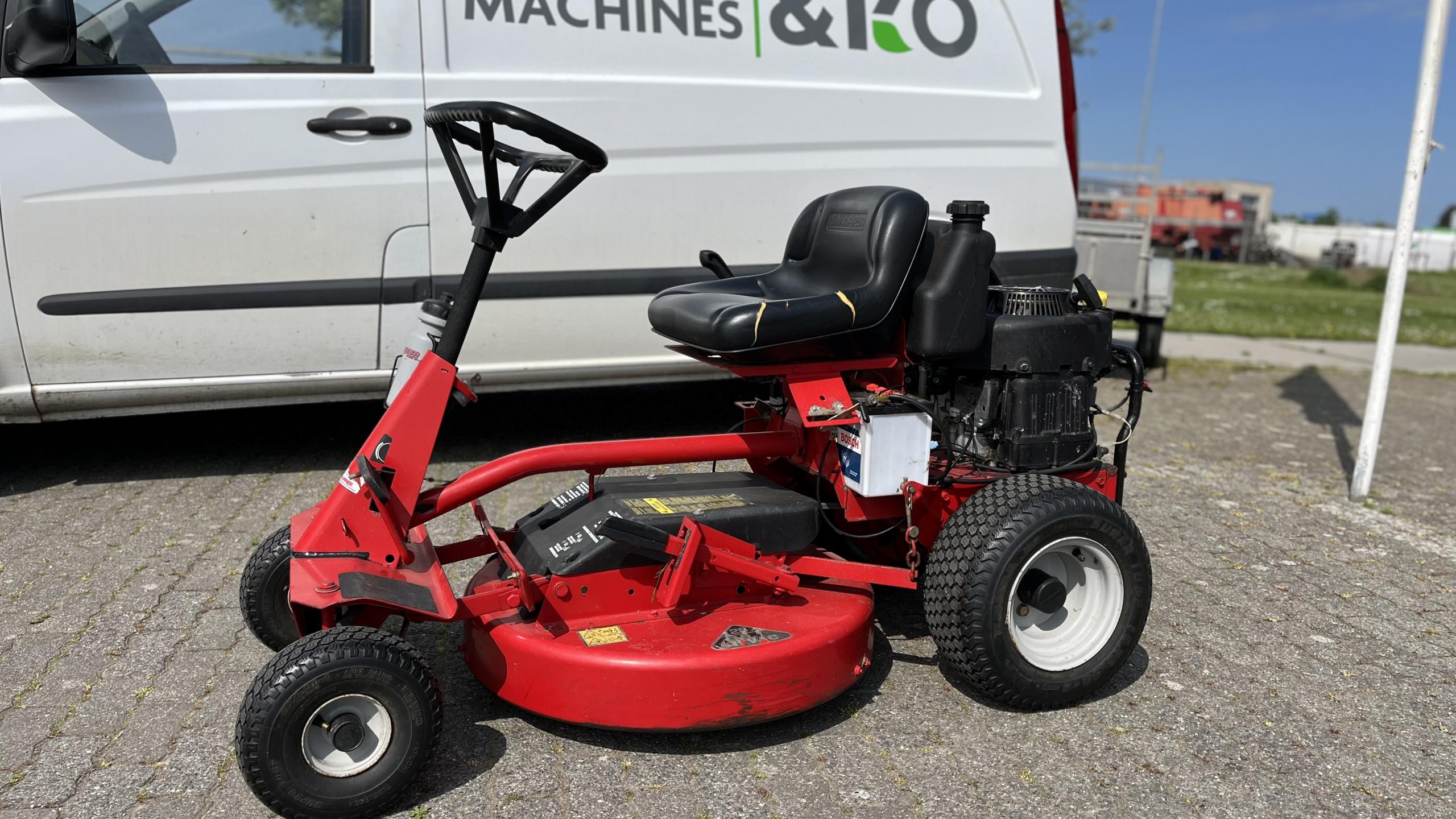 Tweedehands Snapper zitmaaier te koop bij Tuinmachines & Ko in Oostburg, Zeeuws-Vlaanderen