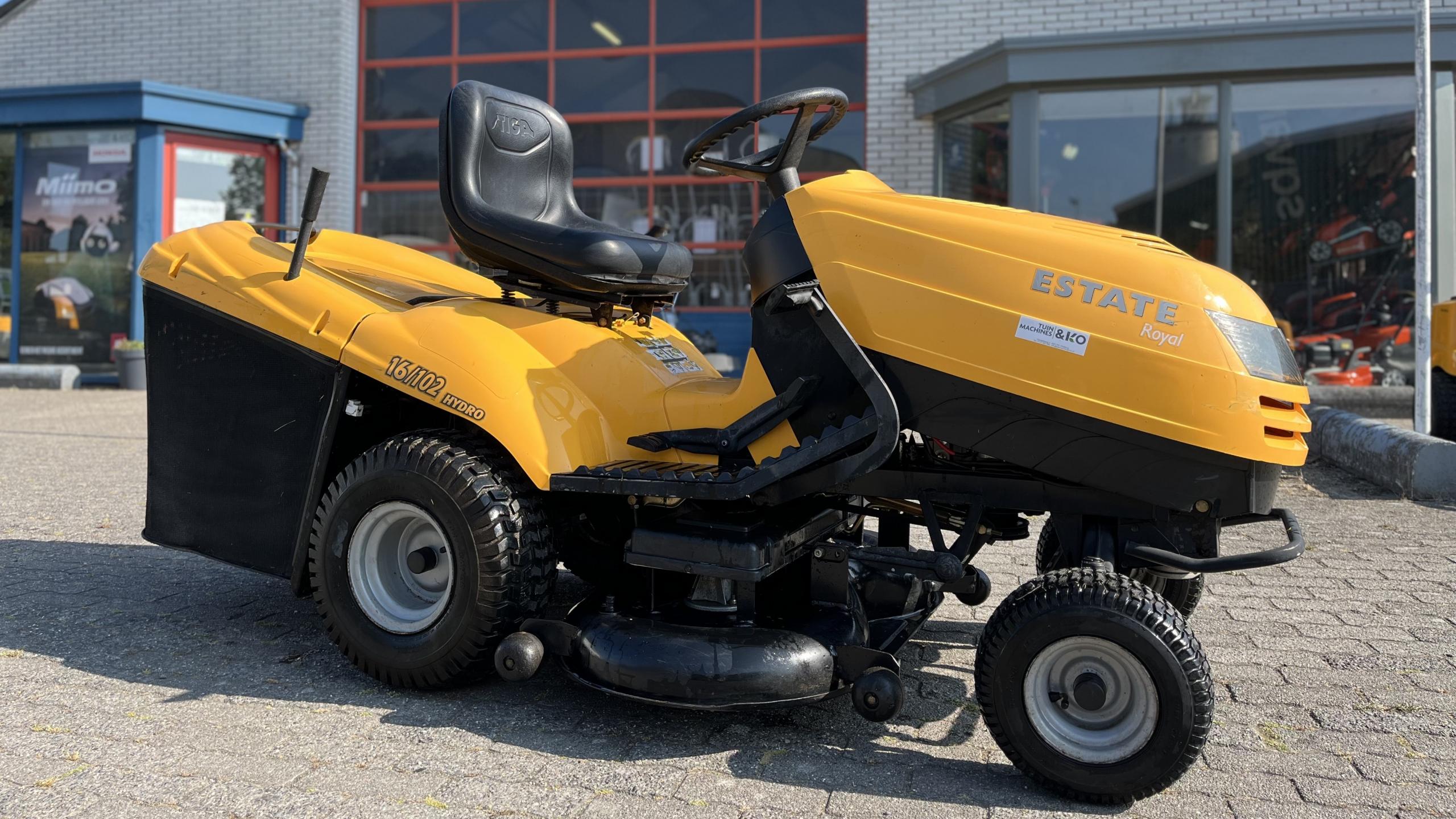 Tweedehands Stiga Estate zitmaaier te koop bij Tuinmachines & Ko in Oostburg