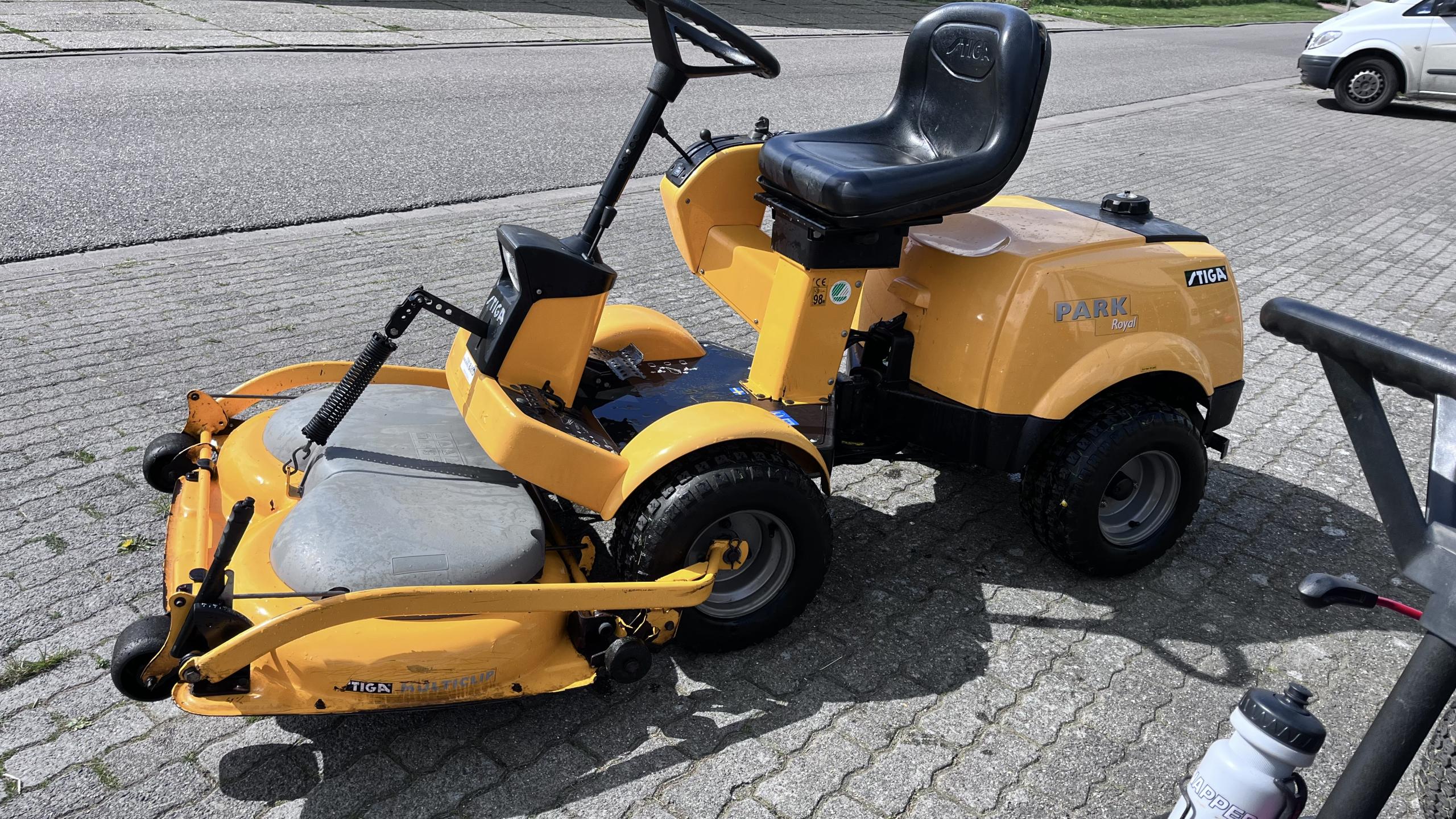 tweedehands Stiga zitmaaier te koop bij Tuinmachines & Ko in Oostburg