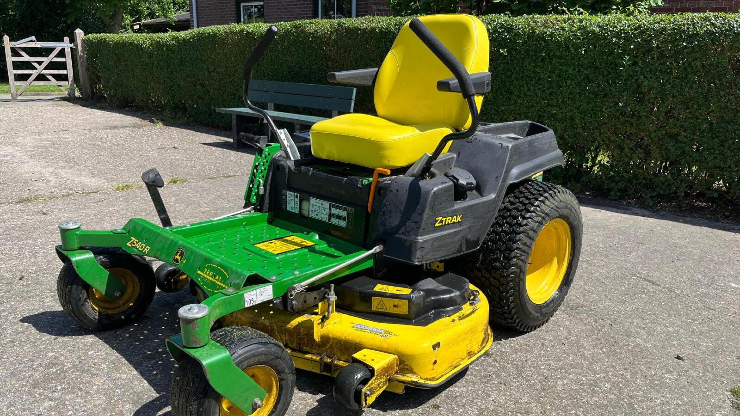John Deere Zero Turn zitmaaier te koop bij Tuinmachines & Ko in Oostburg