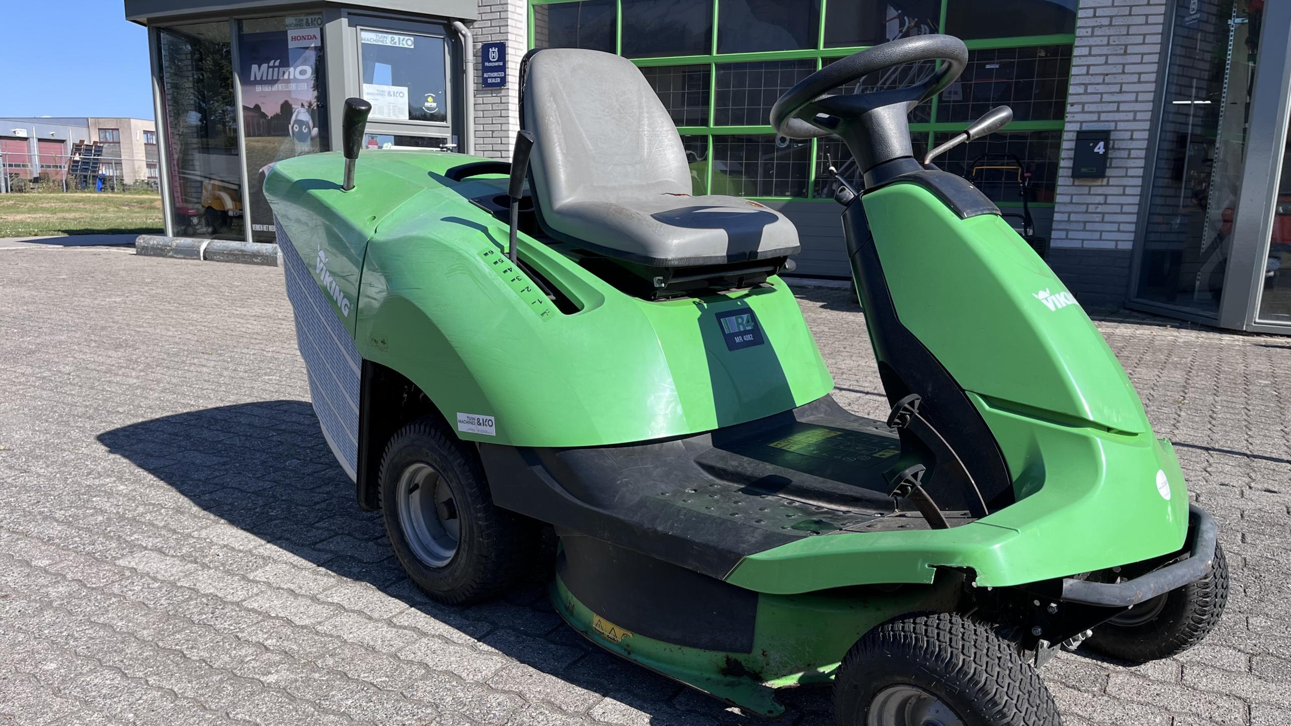 Tweedehands Viking zitmaaier te koop bij Tuinmachines & Ko in Oostburg