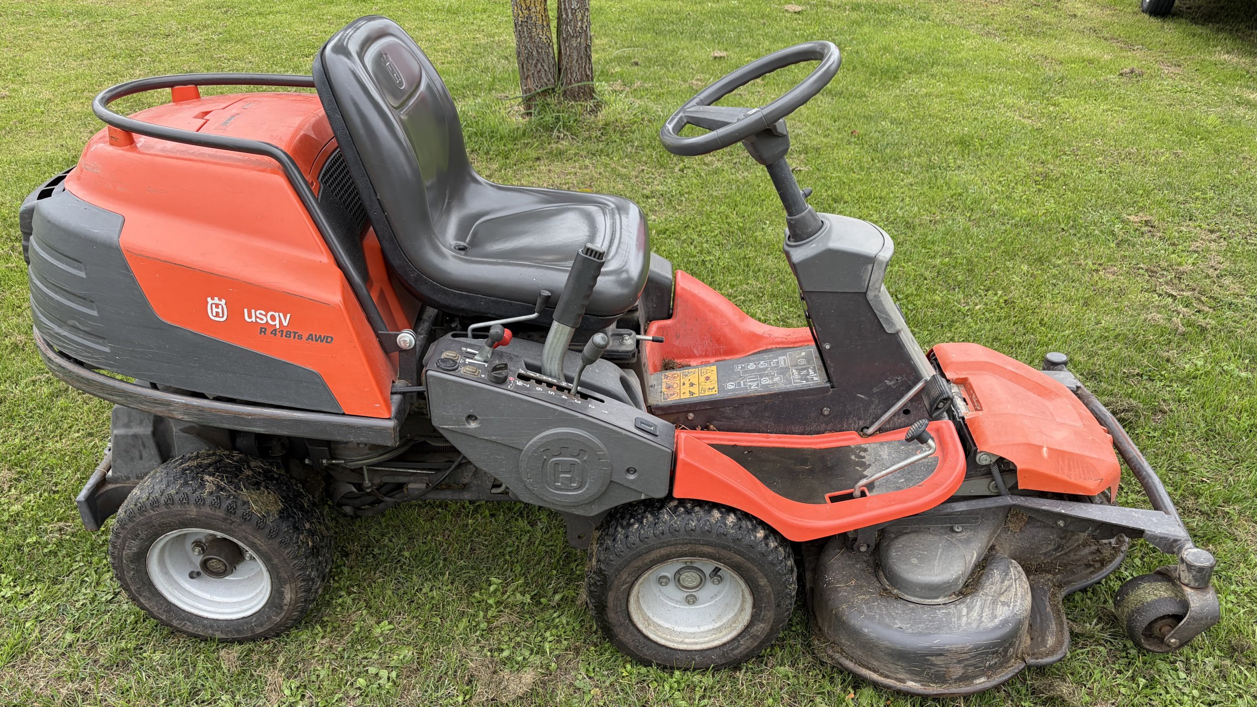 Tweedehands Husqvarna frontmaaier verkrijgbaar bij Tuinmachines & Ko in Oostburg